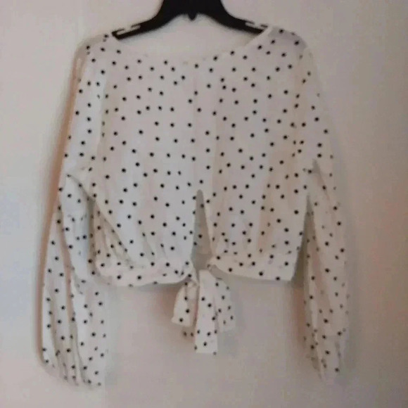 Le Lis Size Large Cotton Blend Polka Dot Crop Tie Back Top - Picture 2 of 6